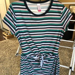 Dress, has mini slit in waist with tie. Navy, white, green, white